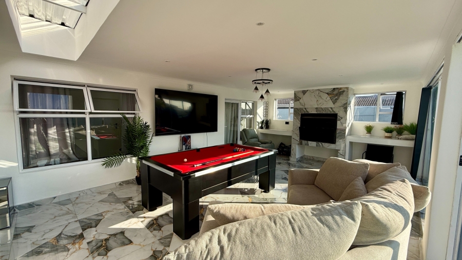 To Let 3 Bedroom Property for Rent in Parklands Western Cape